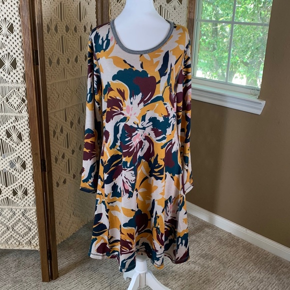 Laila‎ Ali Dress in Floral long sleeves soft jersey knit Large NWT - Picture 1 of 7